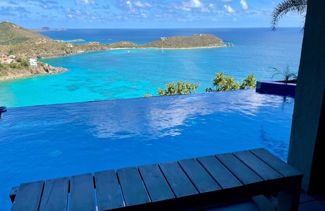 Amazing views, great breeze, huge infinity pool & hot tub, 2-5 BR