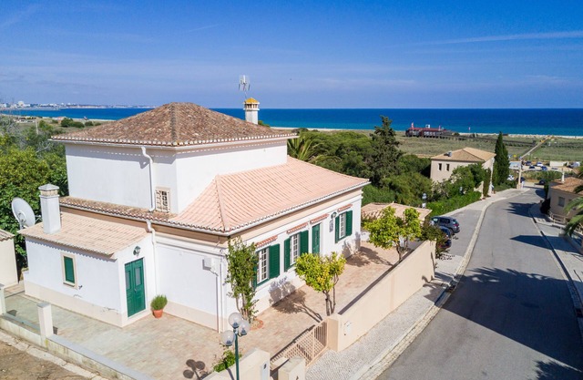 Amazing Villa "2 steps away" from the beach