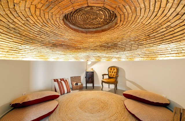 Amber and Rust Estremoz City House. In the heart of the historic center of Estremoz