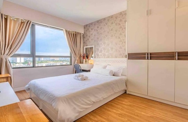 AmbiHOME - Masteri Thao Dien T5 view pool and city