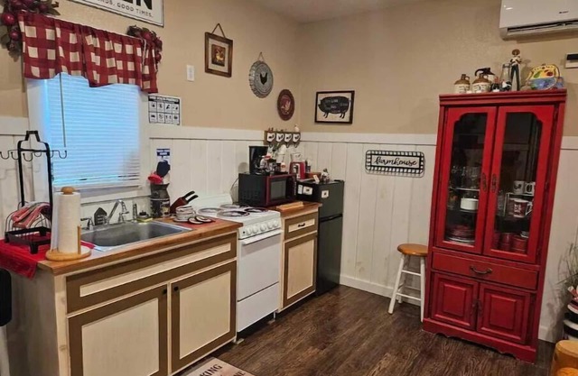 America's Farmland Family Country Cottage