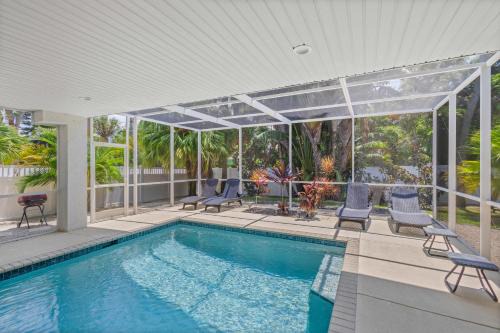 Ami-1 Block 2 Beach, Big Heated Salt Pool, Sleeps8