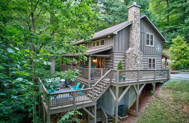 Among the Trees - Valle Crucis Cabin with hot tub, Pool Table, Pond, Fire pit