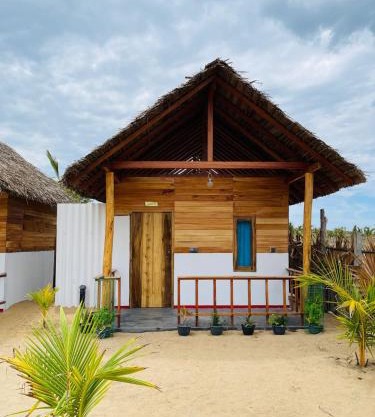 Amwaj Blue Cabana Arugambay