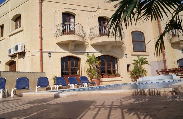 An affordable luxury 5 bedrooms Villa with pool for Family, Friends and Fun