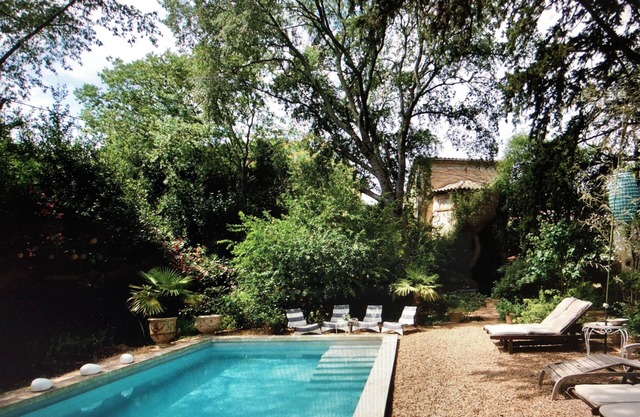 An ancient Mas set between vineyards, garrigue and the sea!