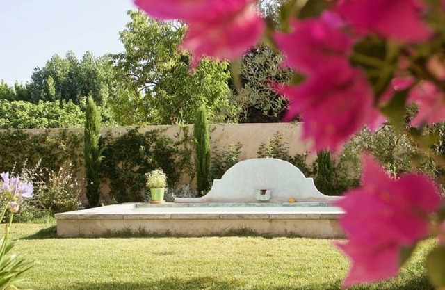 An authentic, comfortable 18th-century residence in the heart of Provence