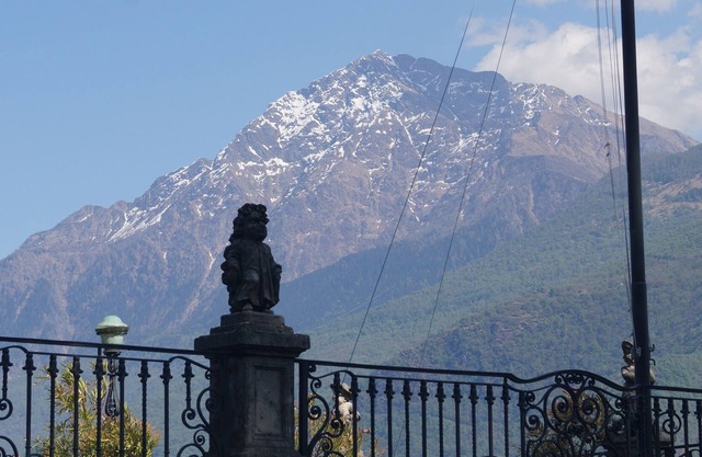 An elegant fairytale setting for an unforgettable holiday.