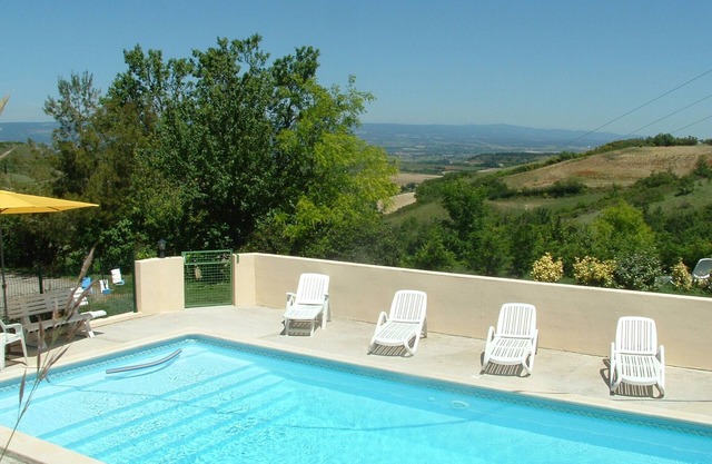 An old renovated farmhouse with a stunning vue, swimming heated pool & golf