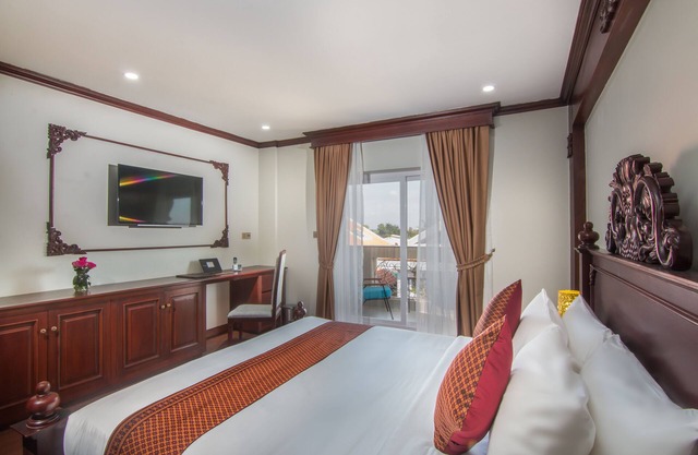 Anachak Angkor Residence- Family Suite- 4 adults- Free breakfast- Free transfer