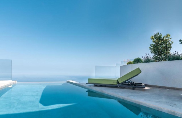 Anadeo Villas & Suites