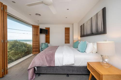 Anchor Beachfront - Pet Friendly on the Beach