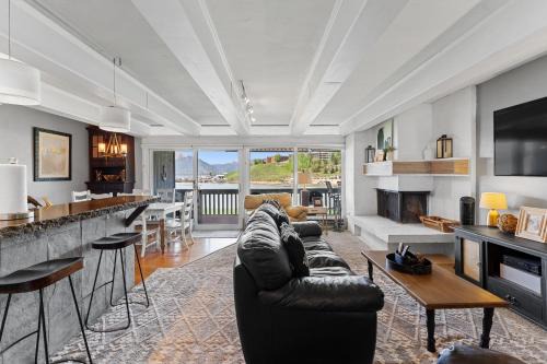 Anchorage West Condos Building 10 Unit 105 by Summit County Mountain Retreats