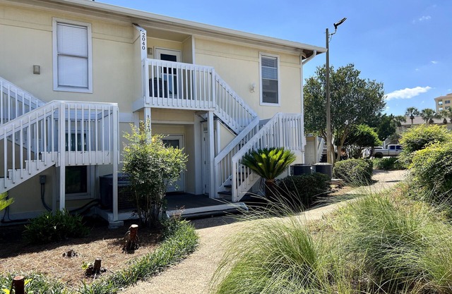 Anchors Away - Unit 1040 on the Canal offers Free Beach Service!