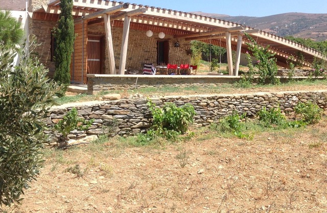 Andros bioclimatic little house in a big land
