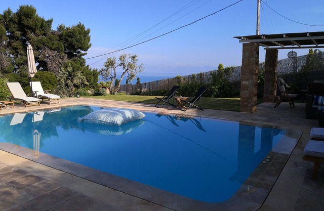 ANGIO LUXURIUS VILLAS IN SKIATHOS