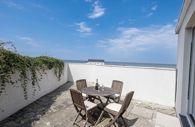 Angorfa - a coastal property that sleeps 8 guests in 4 bedrooms