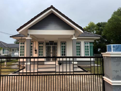 ANJUNG SARA Homestay