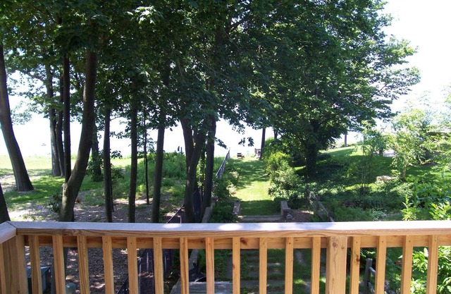 Ann's Carriage House.peaceful, lovely, clean, close to beaches and trails