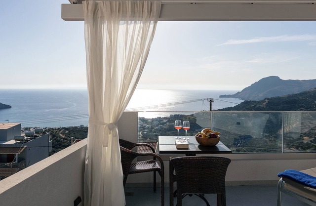 AnnaView Top Floor Suite No11 with amazing Seaview