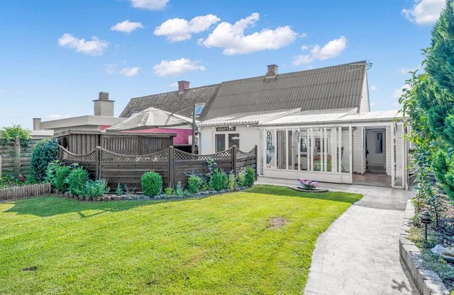 "Anneke" - 1.3km from the sea by Interhome