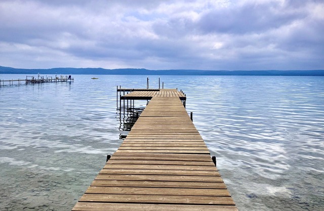 Annex Pet Friendly Waterfront Cottage within walking distance to Glen Arbor!