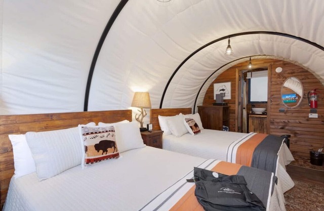 Annie Oakley Wagon w/Hot Tub, 2QB and Outdoor Kitchen #37