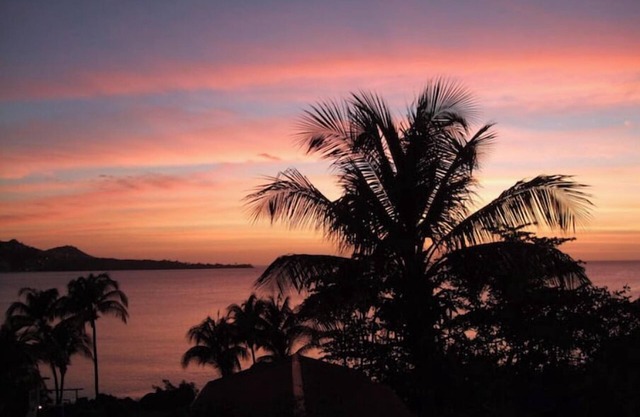 Annie's Ocean-Cozy 2BD with Stunning Bay Views
