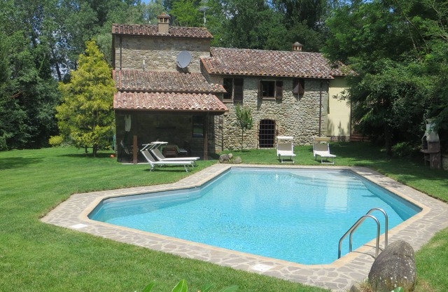 Antico Mulino del 1600 sul Tevere - Antique mill modernized on the Tiber with pool