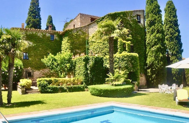 Antigua Rectoría de Taravaus