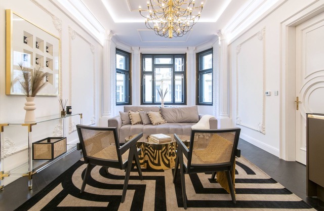 Antique Glam Apartment - looking for luxury, glamour, exuberance in the Old Town
