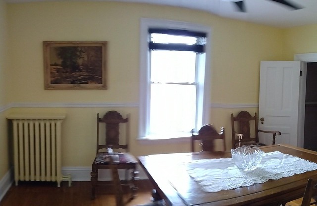 Antique Retreat Private Apt near downtown& arena, dining & activities