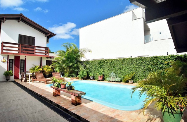 Ap na Av. dos Dourados, 900m do Mar, Jurerê HY9529