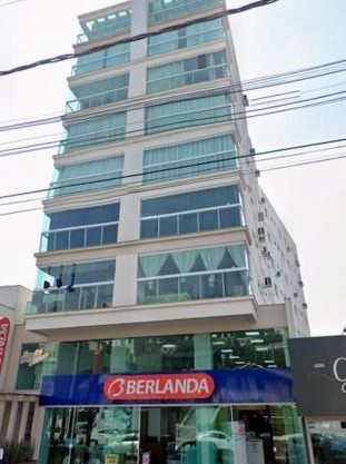 Ap novo e climatizado no centro com ótima localização na avenida principal