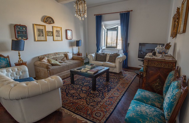 Apart.3bedr,2bathr Charming house