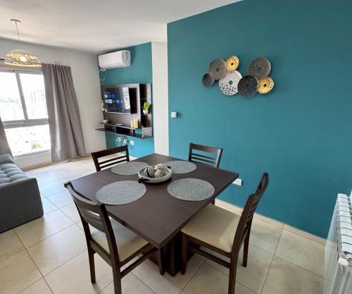 Apart Azucena, 1 dormitorio céntrico con balcón y cochera