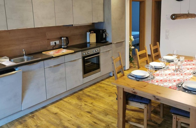 Apart Emilia, Österreich