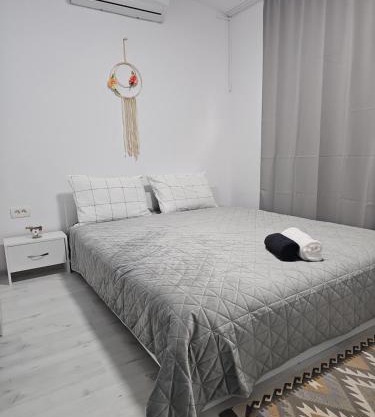 Apartament 'Cu viață', parcare fără plata, check in NON STOP