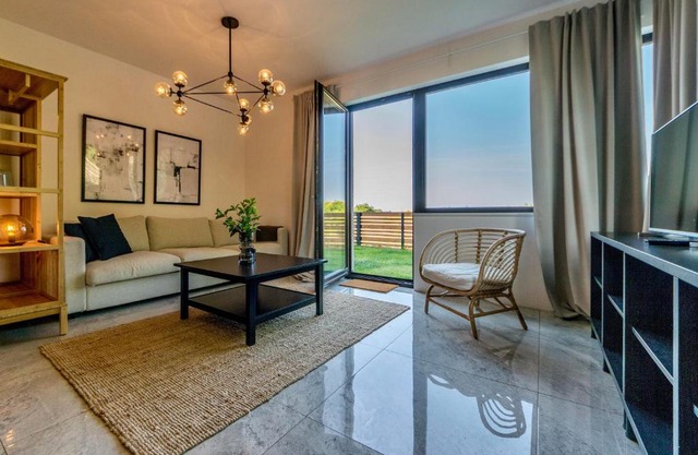Apartament nadmorski z ogródkiem