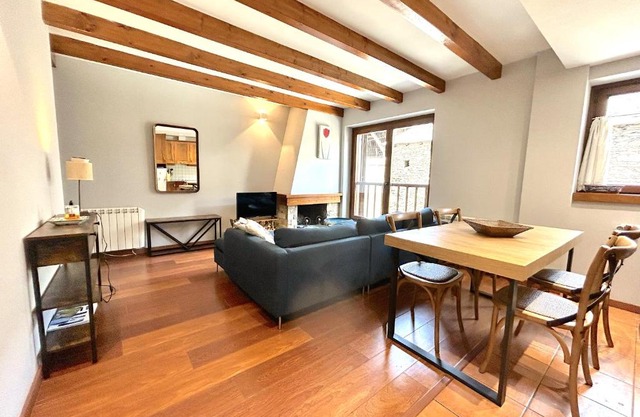 Apartament rústic amb llar de foc by RURAL D'ÀNEU