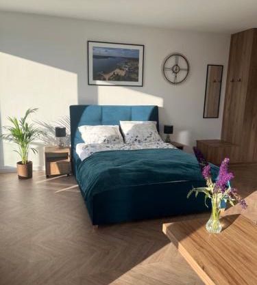 Apartament Słoneczny widok boczny na jezioro