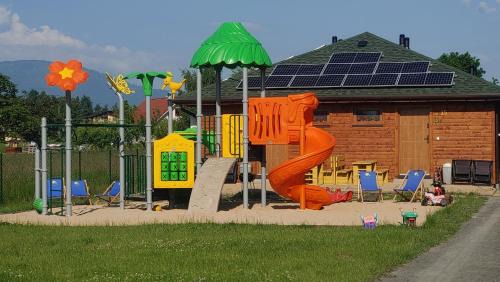 Apartament z Tężnią Solankową, Sauną, Kominkiem LED i Śniadaniem nad Jeziorem Żywieckim