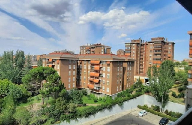 Apartamento Amplio, Luminoso y Bien Comunicado
