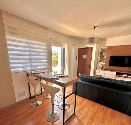 Apartamento Completo 2 Quartos com AC em Blumenau à 10min Vila Germânica, Tv a cabo e Premiere, ideal para família, Fácil acesso para Pomerode