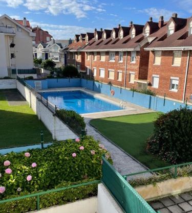 Apartamento con piscina y WIFI a 100 metros de la playa en Somo