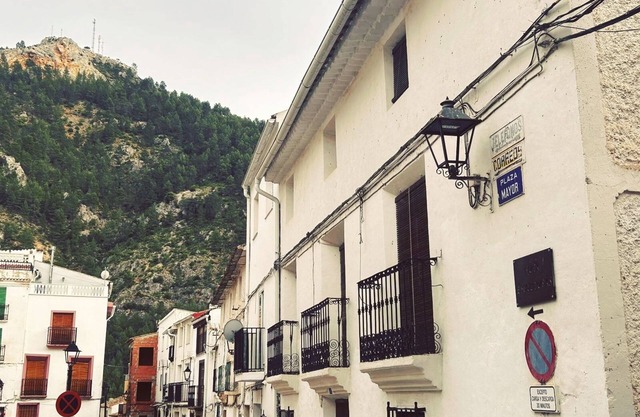Apartamento en Centro de Bogarra con Vistas al Pueblo y Montaña