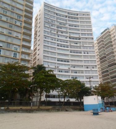 Apartamento Gigante, pé na areia