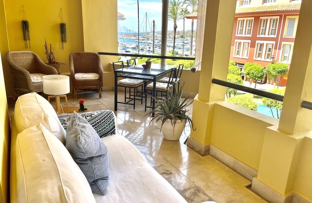 Apartamento Junto al mar con Increíbles Vistas y Amplia Terraza en Sotogrande
