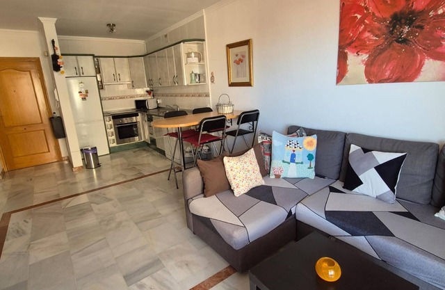Apartamento Manilva con terraza y piscina