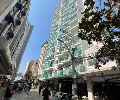 Apartamento Pé na Areia no Calçadão da Central Balneário Camboriú - Estacionamento limitado á alguns tamanhos de caminhonetes